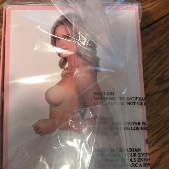 Never opened sticky bra - Picture 4 of 5